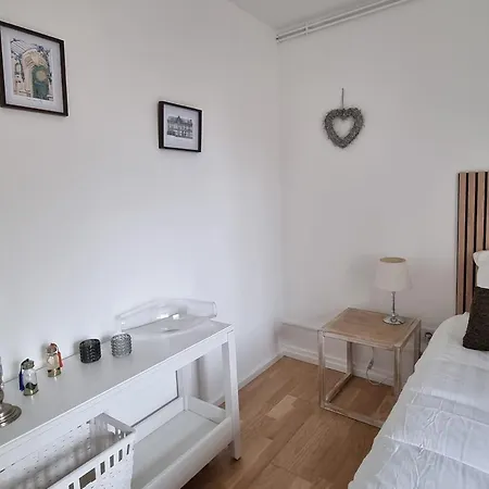 La Cardinale By Les Victoria Nancy