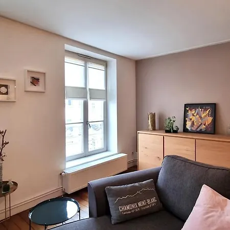 La Cardinale By Les Victoria Nancy