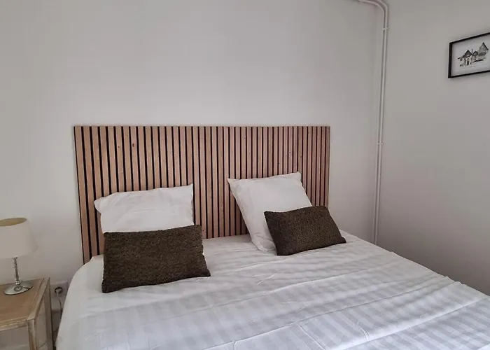 La Cardinale By Les Victoria